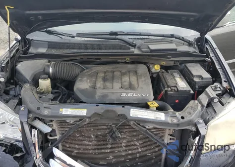 2011 Chrysler Town & Country Touring L z USA, uszkodzony, nr VIN 2C4RC1BG5GR157778